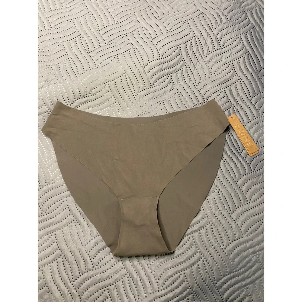 SKIMS Fits Everybody Brief Seamless Underwear Taupe Brown XS NEW